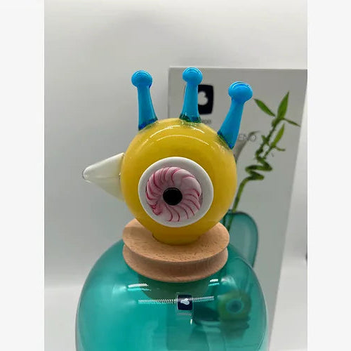 Leonardo Papageno Peppe vase close-up yellow bird stopper and turquoise glass body